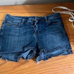Vince Camuto dark rinse jean cutoff shorts